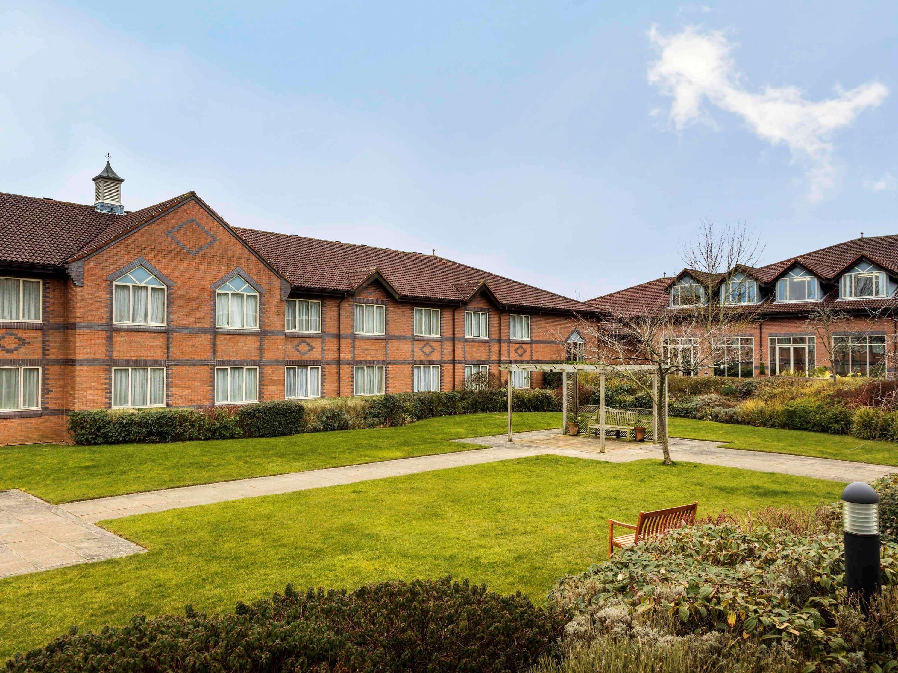 Mercure Daventry Court Hotel Exterior photo