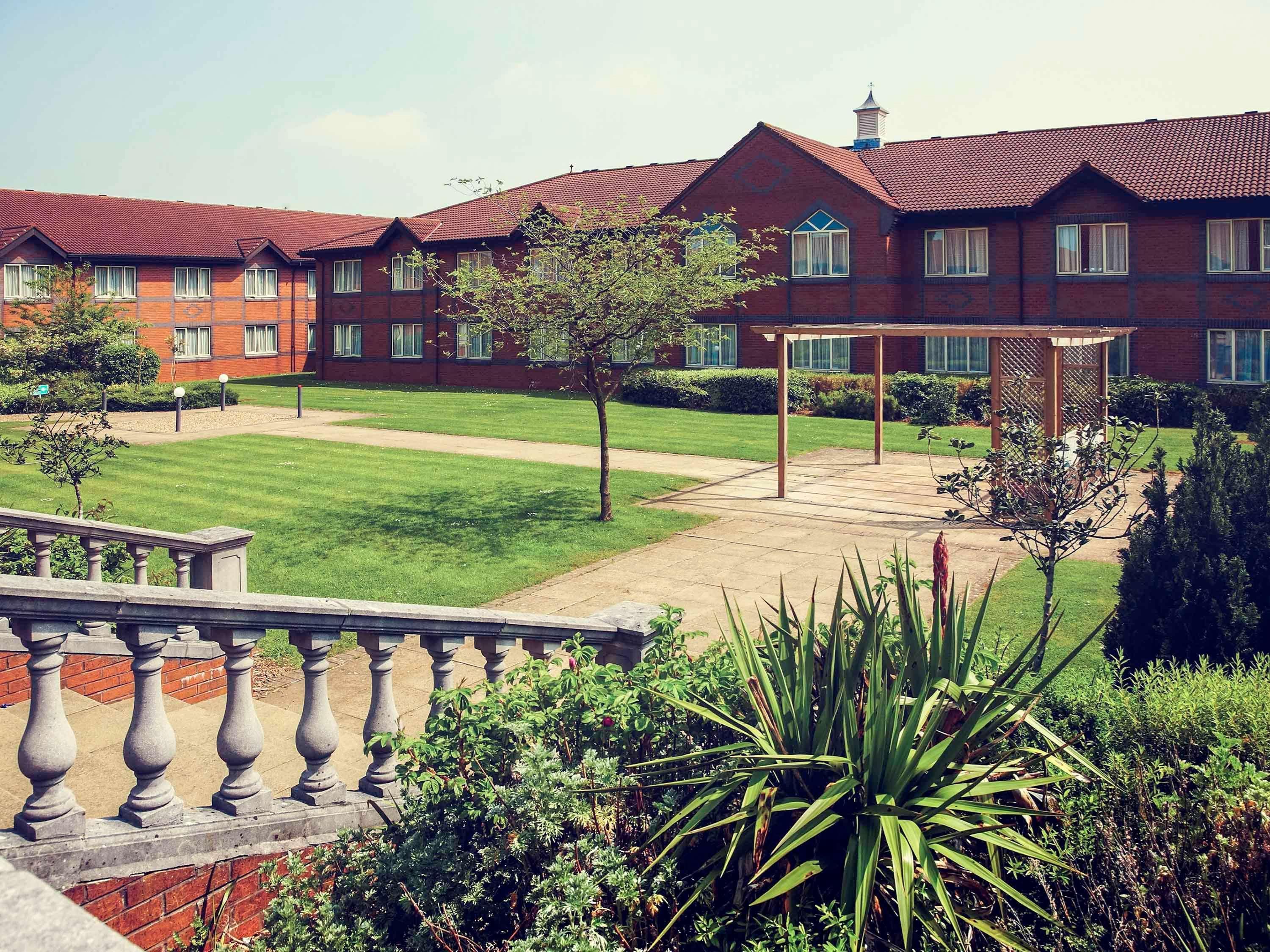 Mercure Daventry Court Hotel Exterior photo