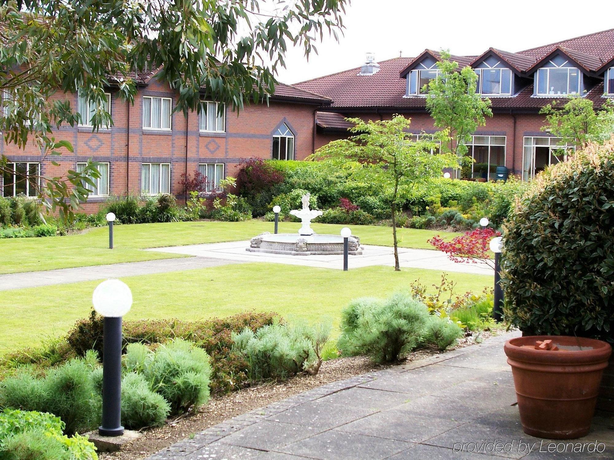 Mercure Daventry Court Hotel Exterior photo
